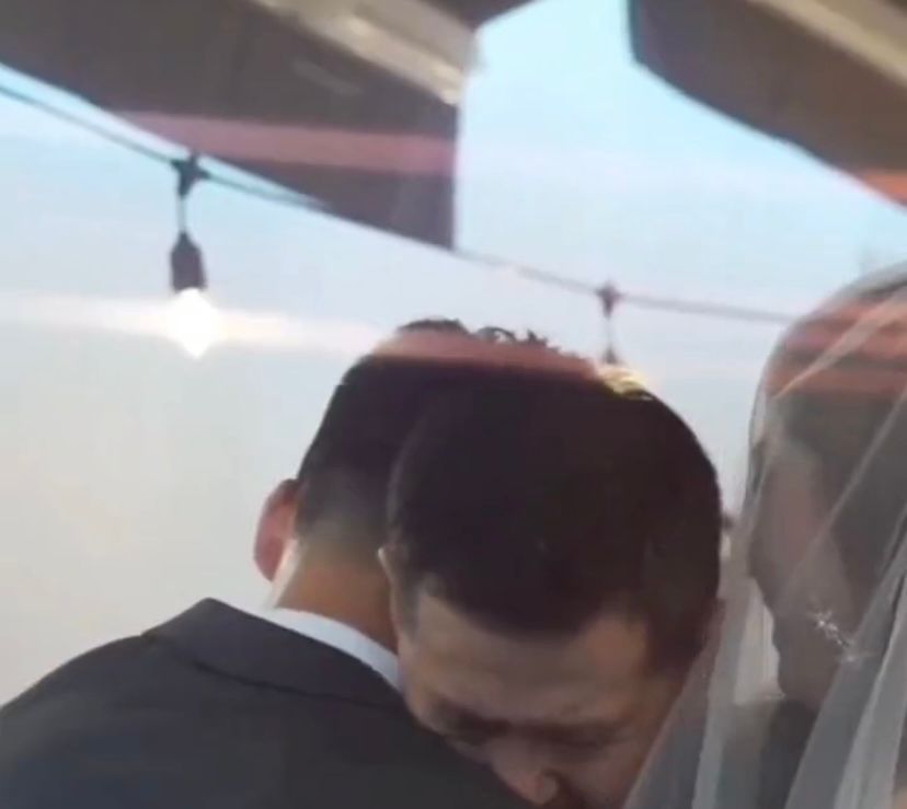 وصية أب لزوج ابنته في حفل زفافها تبكي الحضور .. فيديو