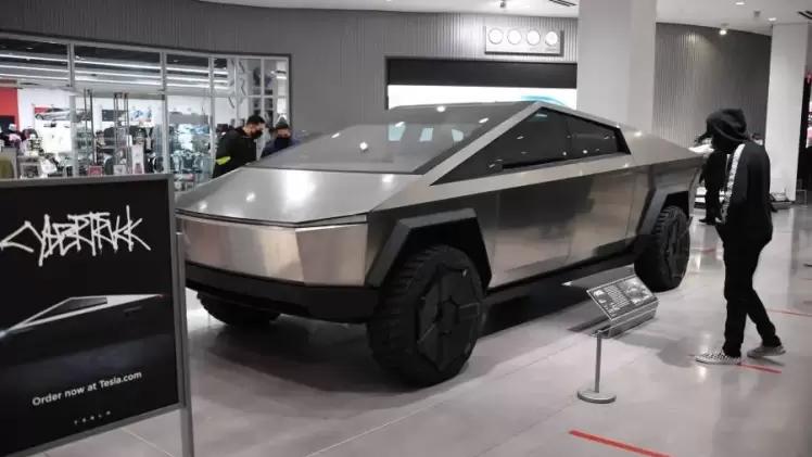 تسلا تنتج أول شاحنة سايبر ترك كهربائية