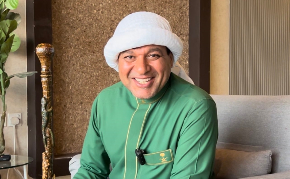 ينتقص من وقارهم.. “الزعاق” ينتقد ظهور بعض كبار السن على “تيك تيك”