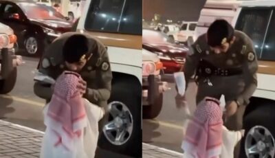 طفل صغير يهدي وردة لرجل أمن ببراءة .. فيديو