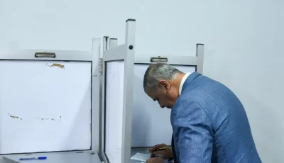 محافظ الإسكندرية يُدلي بصوته في انتخابات مجلس النواب 2025 ويدعو للمشاركة الإيجابية