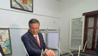 وزير الزراعة علاء فاروق يدلي بصوته في انتخابات مجلس النواب بلجنته الانتخابية في الإسكندرية