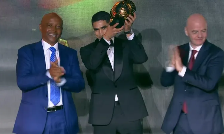 أشرف حكيمي يتفوق على محمد صلاح ويتوج بجائزة أفضل لاعب في إفريقيا 2025