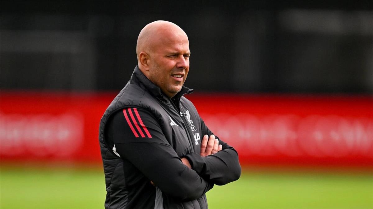 سلوت يؤكد تقدم فريقه في الدوري الإنجليزي وأمام أستون فيلا وريال مدريد