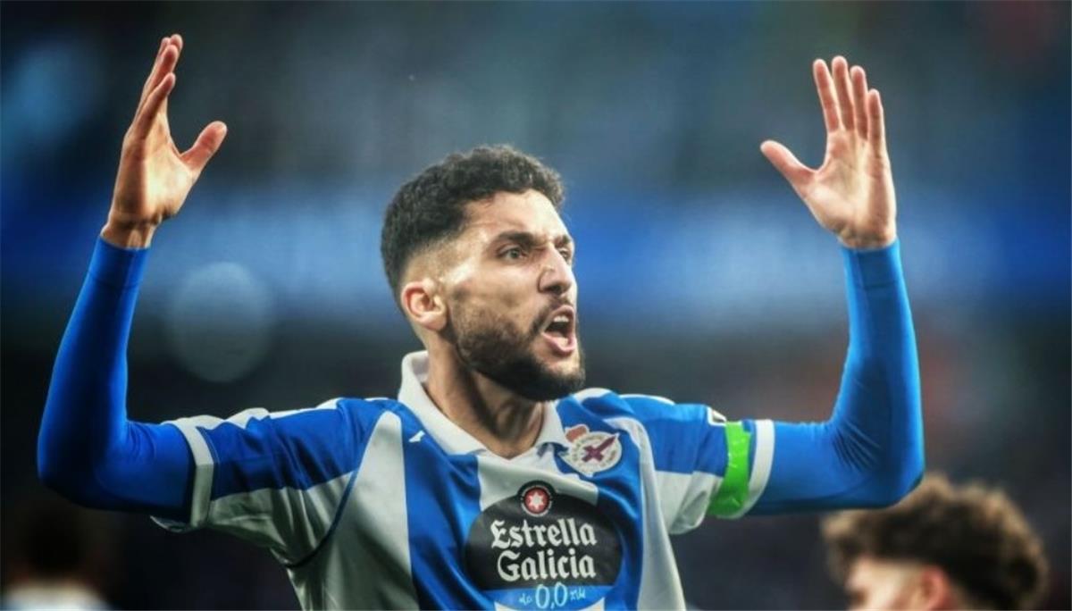 ديبورتيفو لاكورونيا يكشف مفاجأة حول عقد زكريا الدهشوري بعد اهتمام الأهلي