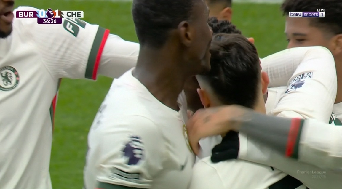 تشيلسي يسجل أهدافًا حاسمة في مواجهة بيرنلي بالدوري الإنجليزي