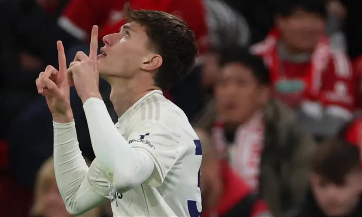 سافونا يسجل الهدف الثاني لنوتينجهام ضد ليفربول في الدوري الإنجليزي