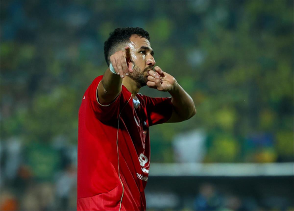 تريزيجيه يعزز فوز الأهلي بهدف ثالث أمام شبيبة القبائل