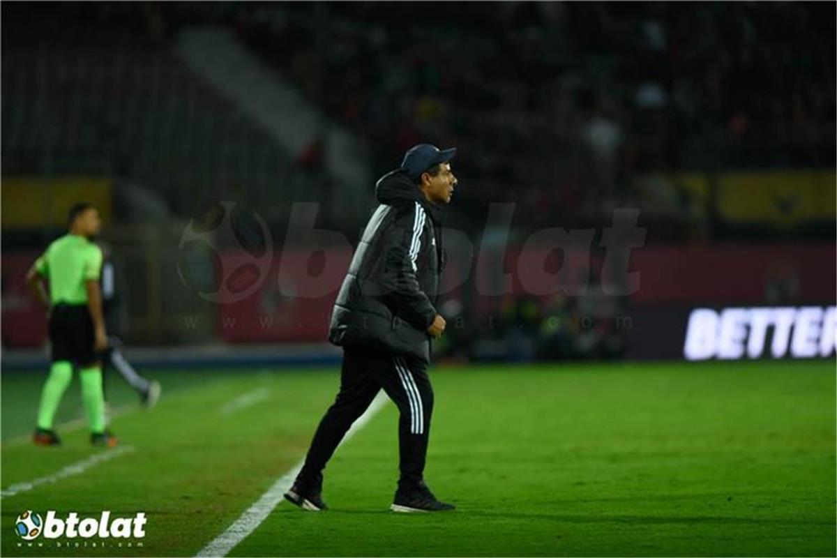 طارق العشري يطالب حسام حسن بإغلاق سمعه وبصره بسبب انزعاجه الواضح