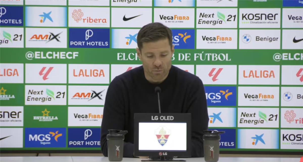 تشابي ألونسو يؤكد استقرار ريال مدريد وثقة فينيسيوس بدوره الجديد