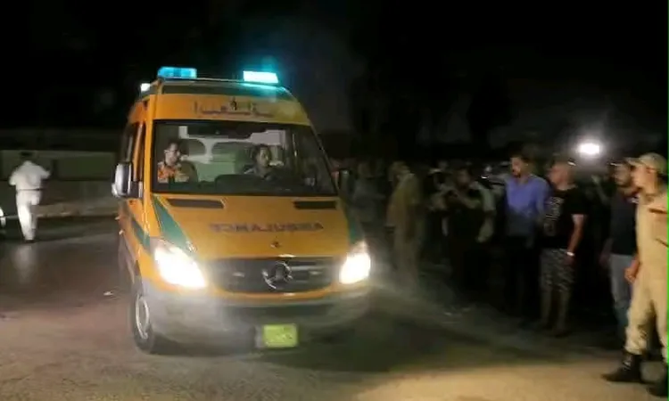 إصابة شخصين في انقلاب تروسيكل بقنا