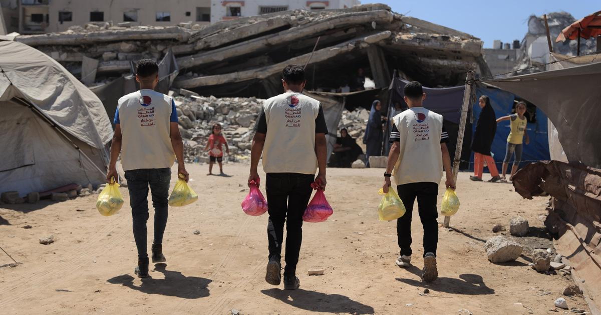 قطر الخيرية توزع دفعة جديدة من المساعدات الغذائية على النازحين في قطاع غزة