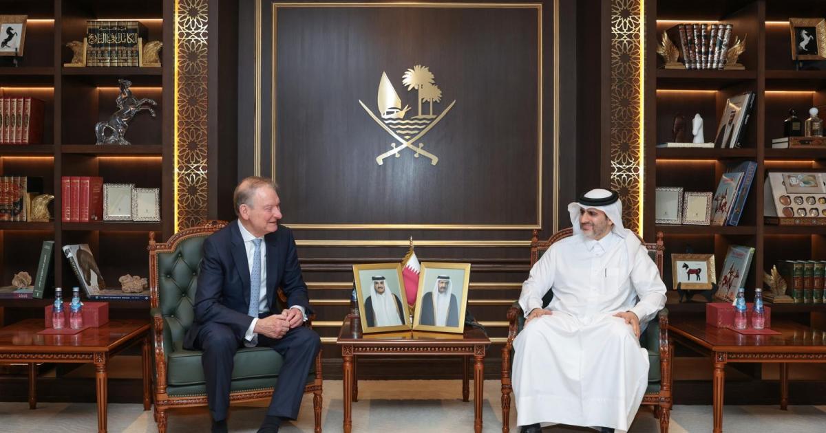 محافظ مصرف قطر المركزي يلتقي رئيس هيئة الأوراق المالية الأمريكية لتعزيز التعاون المالي