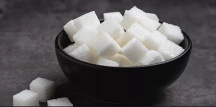 «الاستثمار» تحظر استيراد السكر المكرر.. و«الصناعات التكاملية» تطرح مناقصة لشراء 50 ألف طن