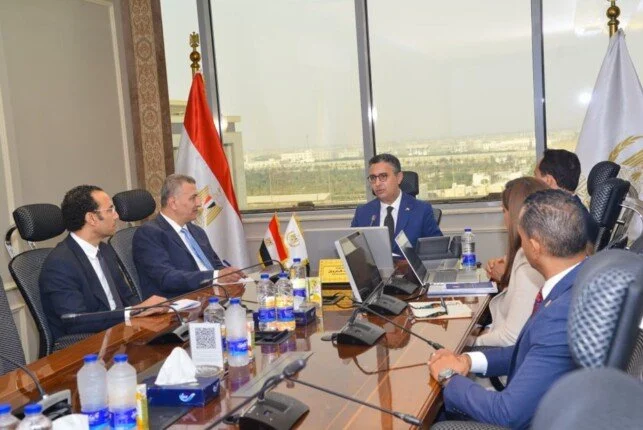 التجاري الدولي والمجتمعات العمرانية يوقعان بروتوكول لتمويل شراء وحدات وزارة الإسكان ويفتحان آفاق تيسير التملك