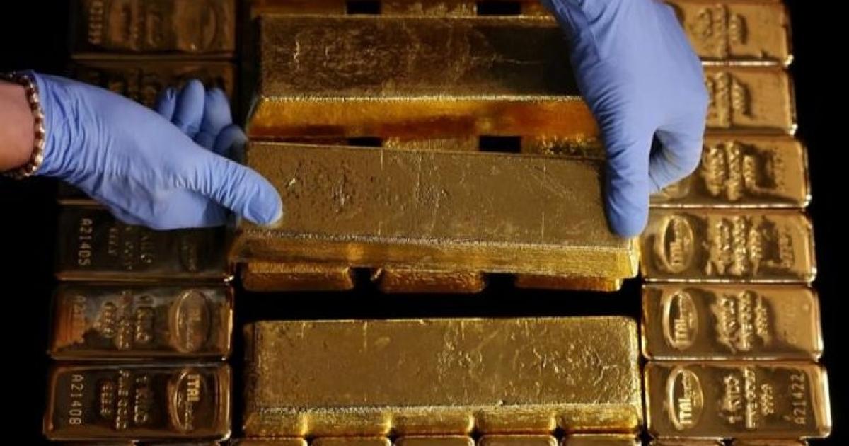 تراجع الذهب مع ارتفاع الدولار وترقب بيانات الوظائف الأمريكية الحاسمة