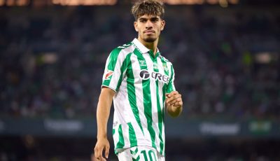 الزلزولي يوضح أسباب تألقه مع ريال بيتيس ويشيد ببيليجريني