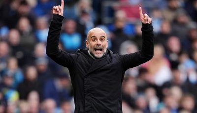 جوارديولا يحتفل بمباراته الـ1000 مع جماهير مانشستر سيتي