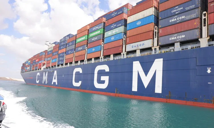 أسامة ربيع: أكثر من 40 سفينة تعبر قناة السويس يوميًا