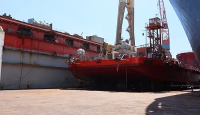 أسامة ربيع: 30 سفينة عملاقة عبرت قناة السويس منذ مايو الماضي برسوم 32 مليون دولار