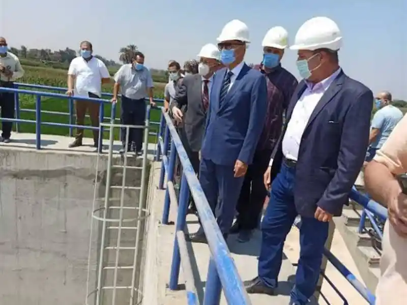 رئيس شركة مياه الشرب والصرف الصحى في الاقصر يعقد اجتماعا مع المسؤولين لبحث اخر تطورات المشروع