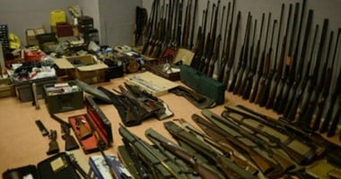 9 لا يجوز لهم الحصول على ترخيص سلاح بالقانون