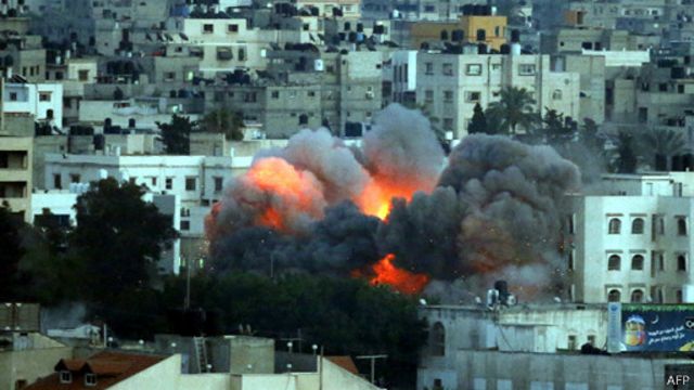 الغارديان: حماس تخوض الحرب بحثا عن وقف لاطلاق النار
