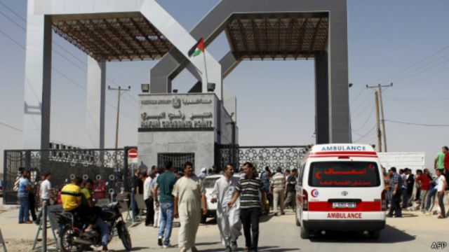الغارديان: لماذا تتمسك حماس بفتح معبر رفح كأولوية اولى؟