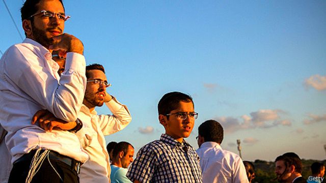 الغارديان: انقلب السحر على الساحر، احتلال غزة أفسد المحتل