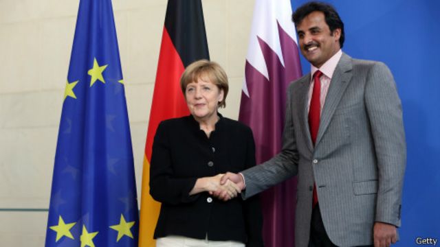 أمير قطر في ألمانيا : لا نساند المنظمات الإرهابية