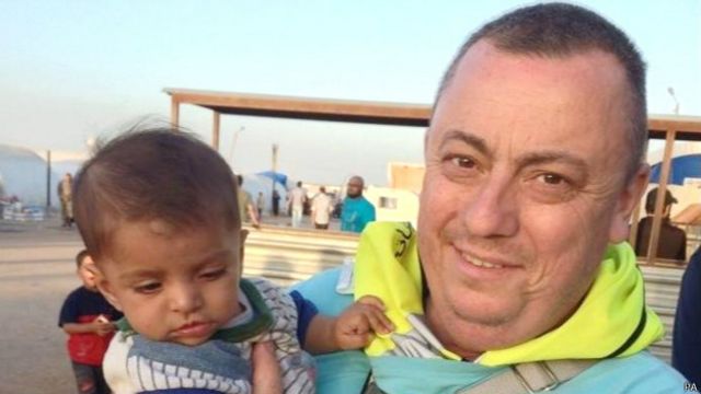 زوجة الرهينة البريطاني هينينغ تناشد “الدولة الإسلامية” إطلاق سراحه