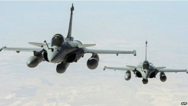 الطائرات الفرنسية تشن أولى ضرباتها الجوية ضد تنظيم الدولة الاسلامية بالعراق