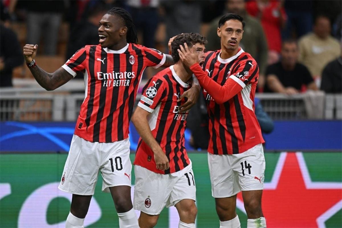 ميلان يحدد موقفه من بيع لاعبه إلى ليفربول قبل كأس العالم