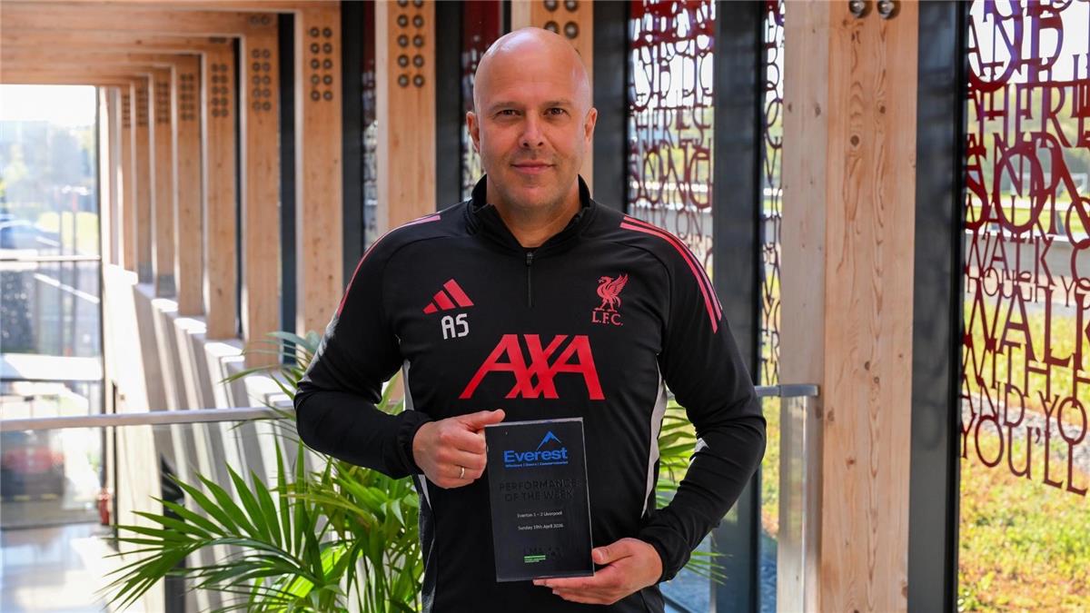 ليفربول يعلن فوز آرني سلوت بجائزة مميزة