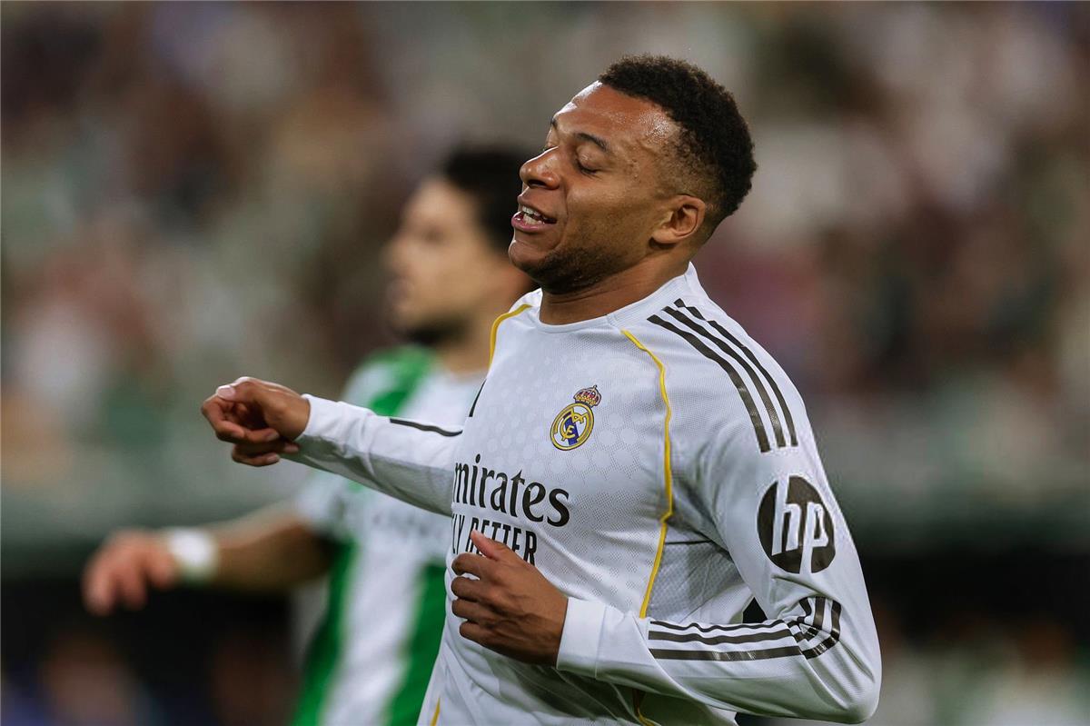 كيليان مبابي يثير القلق في مباراة ريال مدريد وريال بيتيس