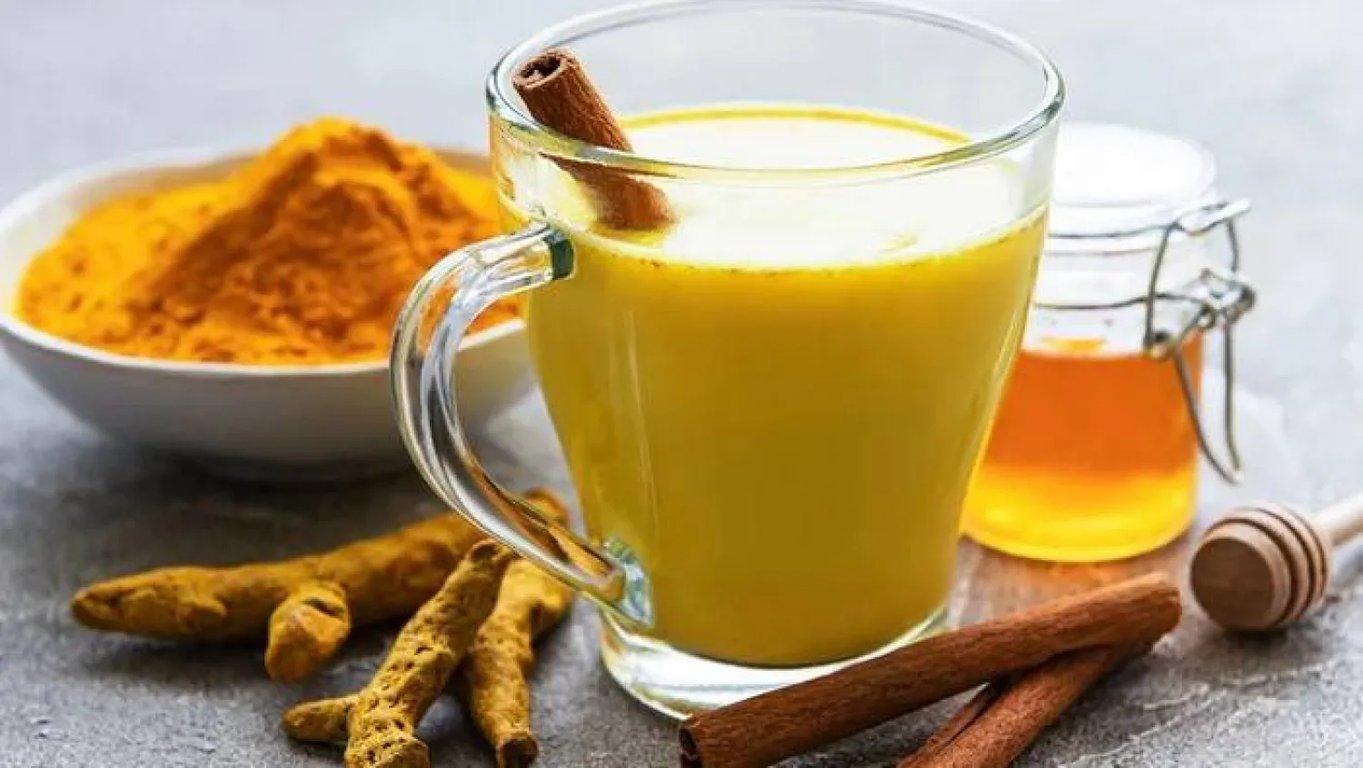 6 فوائد صحية مذهلة لمشروب الكركم عند تناوله باعتدال — سبق
