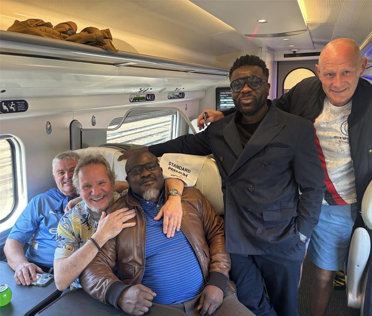 فيديو | مشجع آرسنالي يصدم بيب جوارديولا قبل لقاء ساوثهامبتون: دمرت حياتي