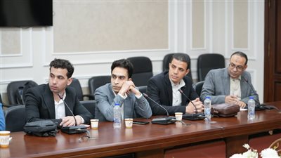 وزير العمل يلتقي محرري ملف العمل بالصحف ويستعرض جهود الوزارة في التدريب والتشغيل والحماية الاجتماعية