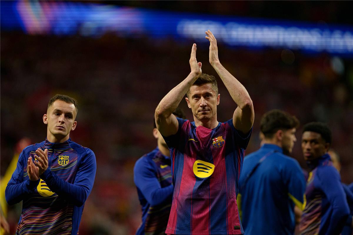 تطورات هامة في مصير ليفاندوفسكي مع برشلونة