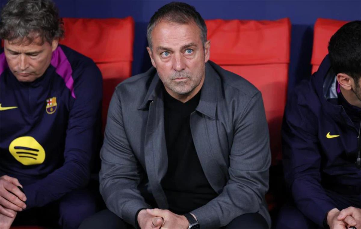 فليك يتدخل ويتواصل هاتفيًا لحسم صفقة صيفية هامة لـ برشلونة