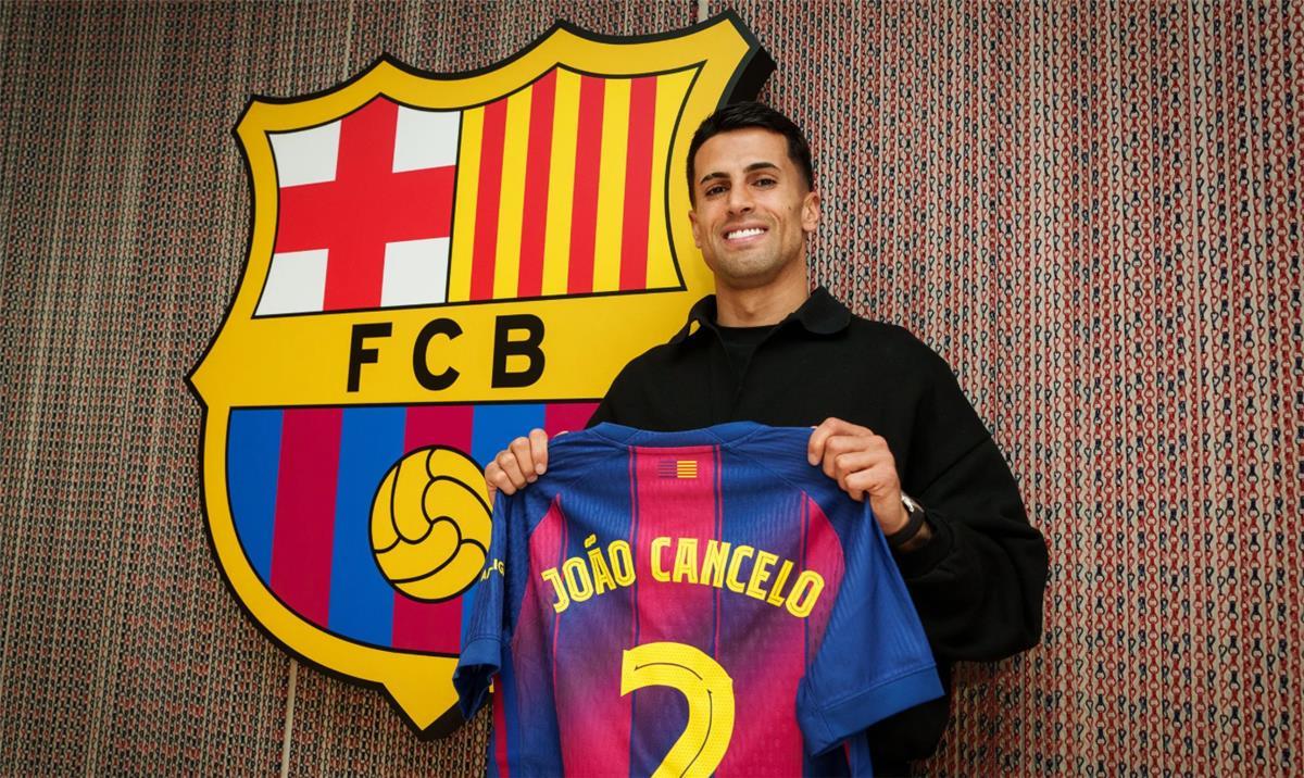 مفتاح واحد لحل معضلة كانسيلو في برشلونة