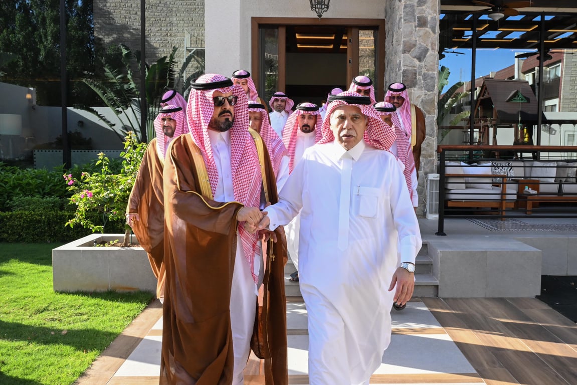 نائب أمير مكة يعزي وزير التجارة ماجد القصبي في وفاة شقيقته — سبق