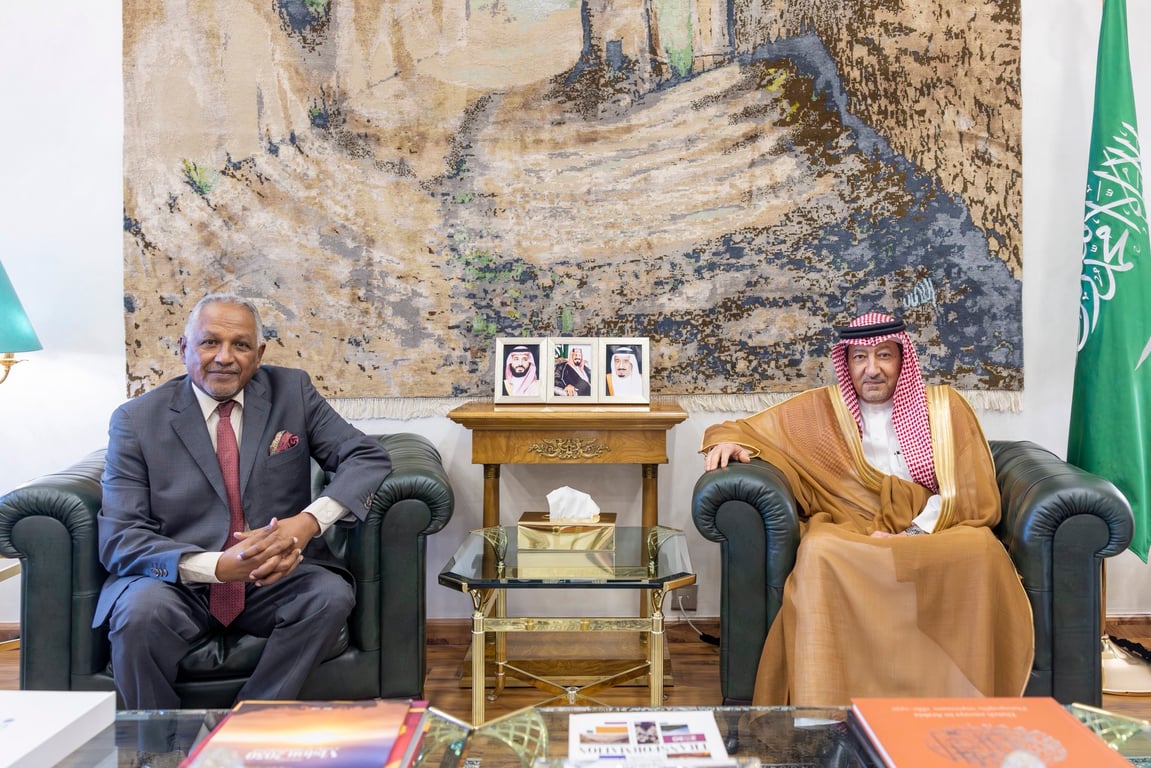 نائب وزير الخارجية يبحث مع سفير السودان مستجدات الأوضاع في الخرطوم — سبق