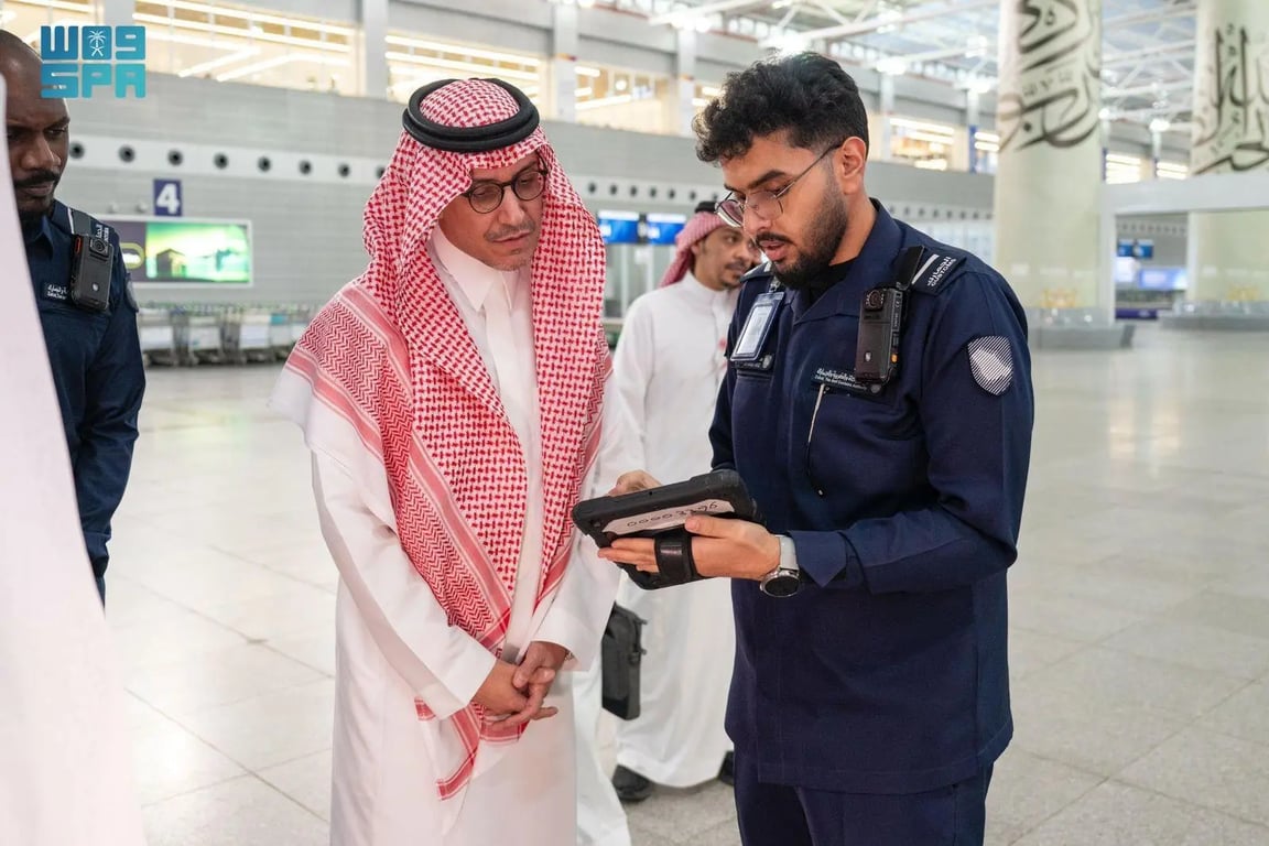 محافظ الزكاة والضريبة والجمارك يتفقد جاهزية جمرك مطار الملك عبدالعزيز لموسم حج هذا العام