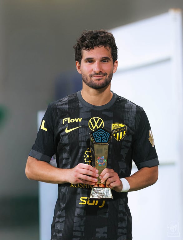 عوار يعلن القتال حتى النهاية لإنهاء موسم الاتحاد بأفضل مركز في دوري روشن — سبق