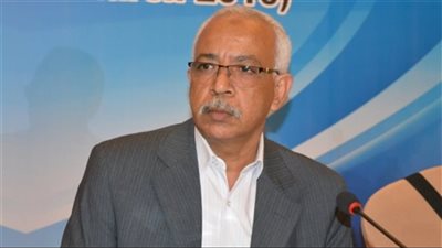 رئيس اتحاد العمال: إجبار الموظفين على توقيع إيصالات أمانة إجراء غير قانوني