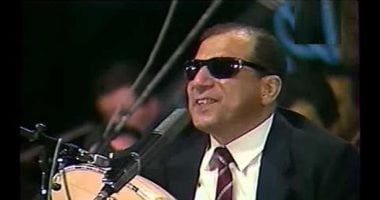 زينب عبداللاه تكتب: أبو السيد كبير ظرفاء وحكماء الطرب.. نوادر وطرائف سيد مكاوى المبدع الذى هزم الظلام والأحزان بالبهجة والمحبة.. بصيرته هزمت فقده للبصر فرأى ما لا يراه المبصرون ورفض إجراء جراحة لإعادة نور عينيه