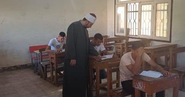 انطلاق قطار امتحانات نهاية العام للنقل الأزهرى غدا.. تعليمات بتحرير محضر غش للطالب المضبوط بجهاز موبايل مع تمكينه من استكمال امتحان المادة.. وتوجيه بالتحفظ على أى منتحل لشخصية طالب مقيد باللجنة وتسليمه للشرطة