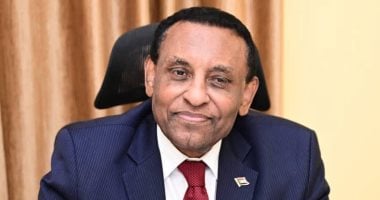 رئيس وزراء السودان يعلن عن حزمة إجراءات لتسهيل عودة المعارضين للبلاد