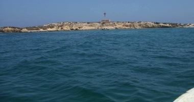 جزيرة نيلسون معلم تاريخى وسط البحر يروى فصلًا مهمًا من تاريخ الإسكندرية البحرى.. استُخدمت كجبَّانة فى العصر المتأخر.. لعبت دورا استراتيجيا أثناء الحروب البريطانية الفرنسية.. وحاليا موقع أثرى.. صور
